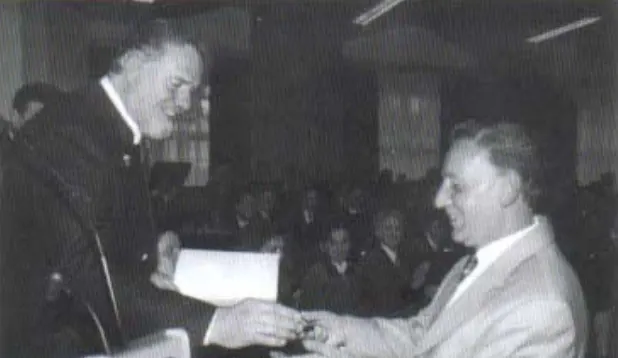 Verleihung durch Verbandsobmann Dir. Franz Stättner bei der Eröffnung vom Haus der Musik