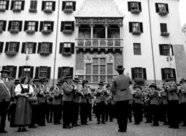 Marschparade beim Goldenen Dachl