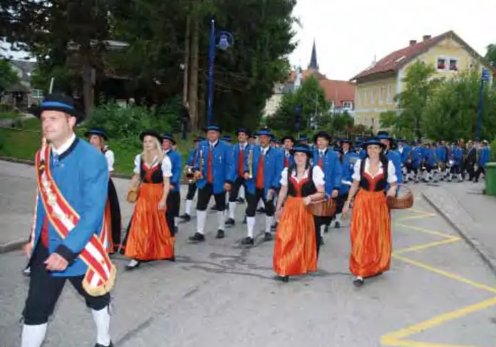 Die Stadtkapelle Haag beim Festumzug
