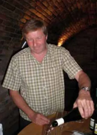 Ing. Eduard Schreibeis im Weinkeller