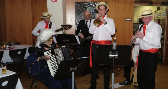 Das venezianische Musikensemble zur Einstimmung