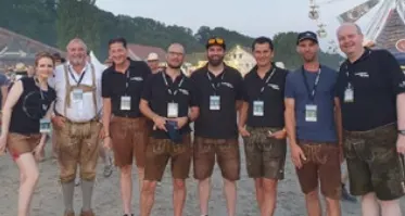 Gruppenfoto am Festivalgelände