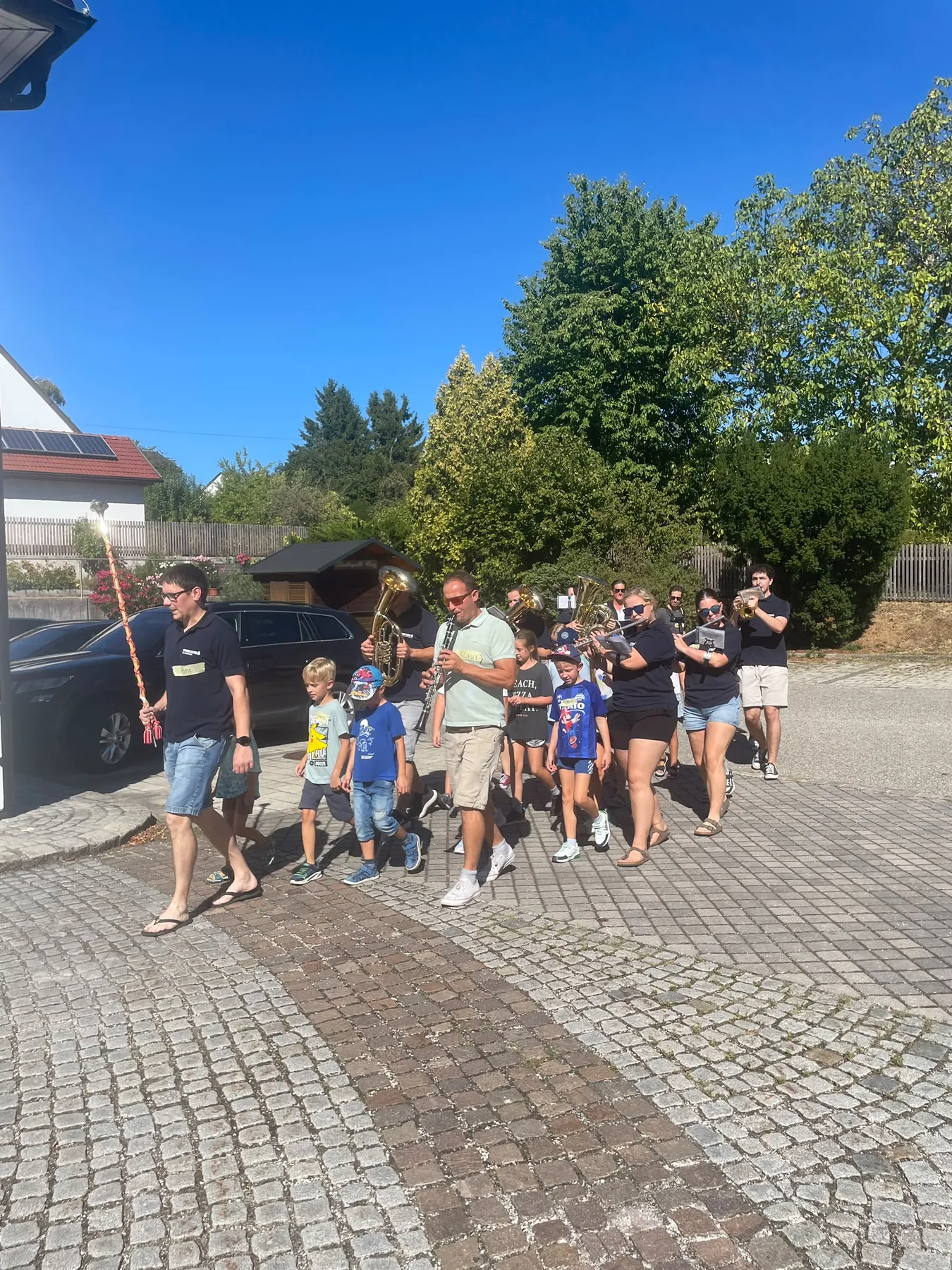 Marschieren üben vor dem Haus der Musik