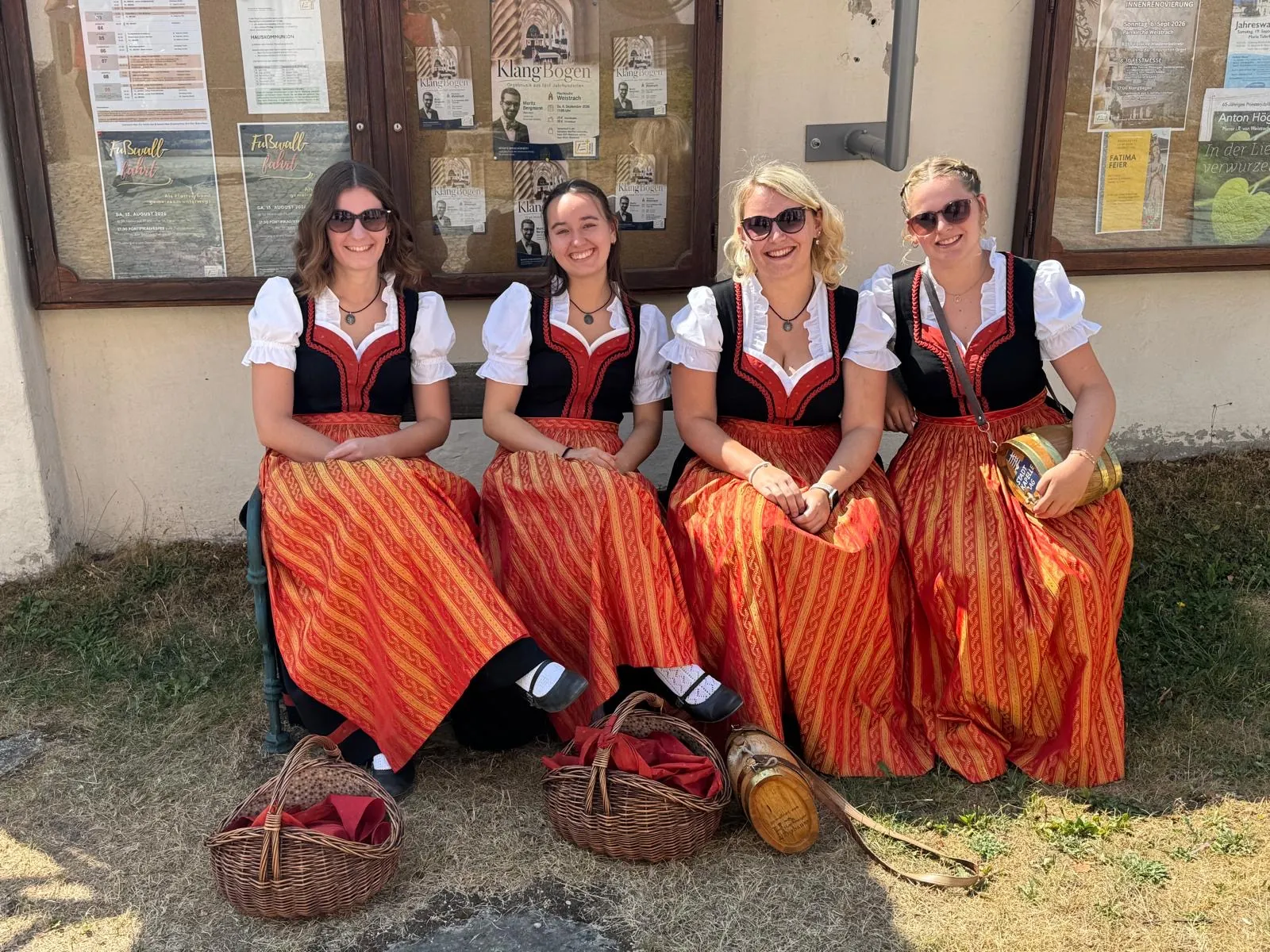 Unsere Marketenderinnen in der Sommersonne