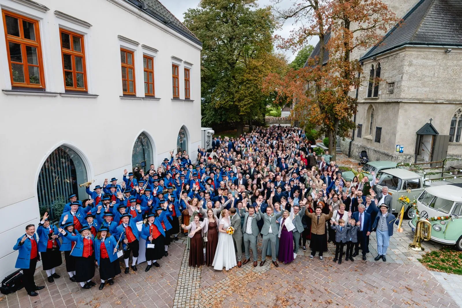 Das große Gruppenfoto nach der Kirche
