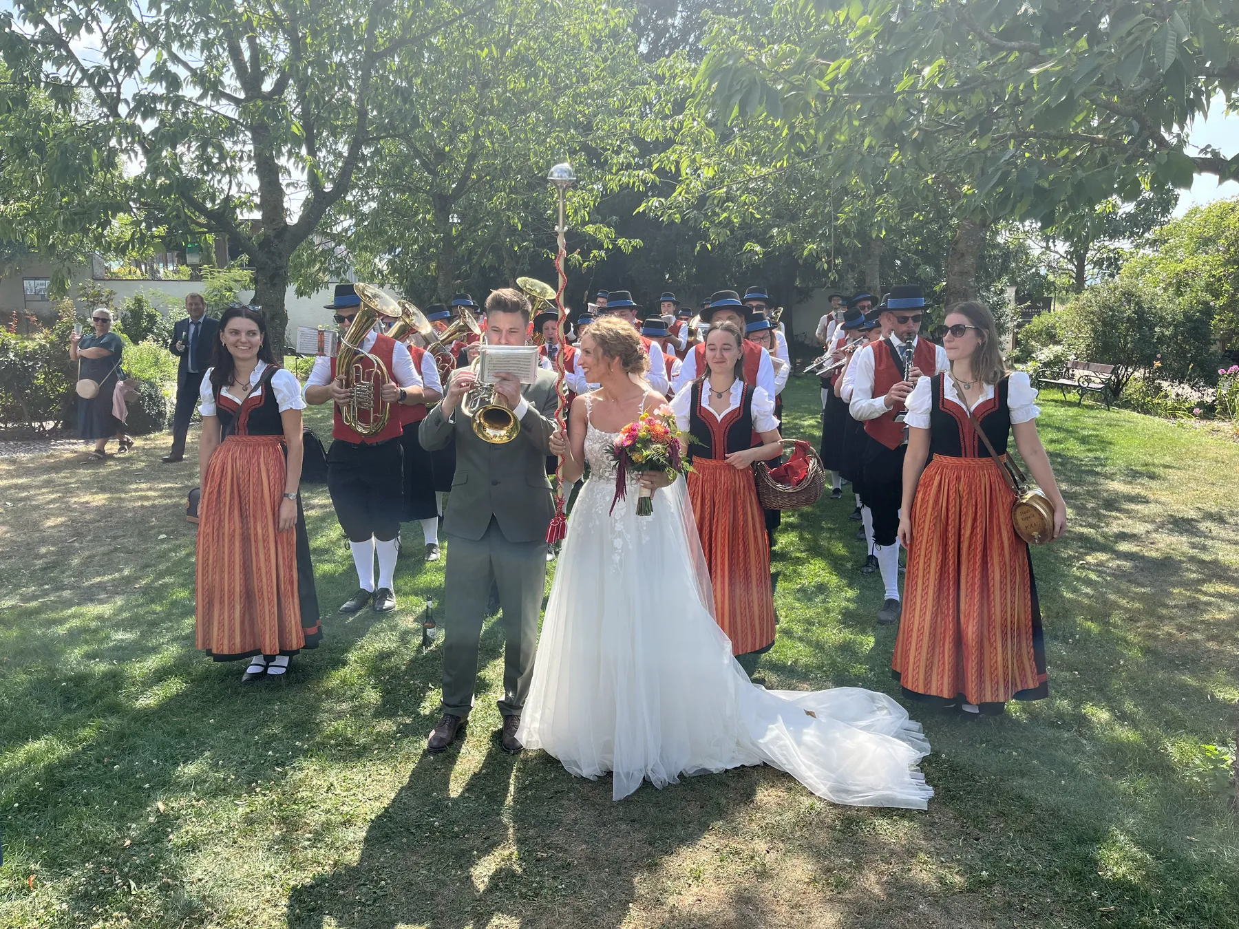 Unsere Marketenderinnen und das Brautpaar