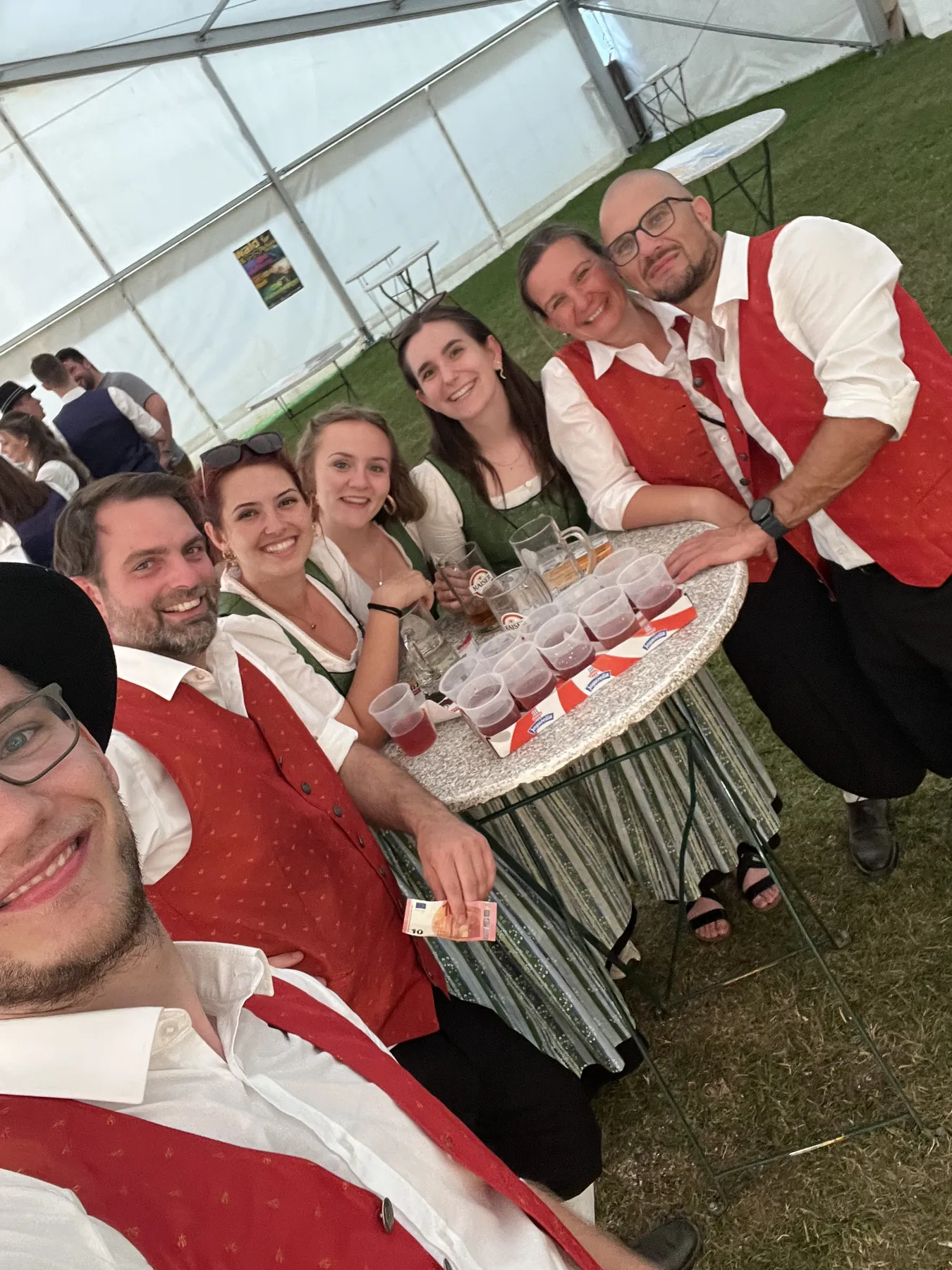 Gute Stimmung im Festzelt